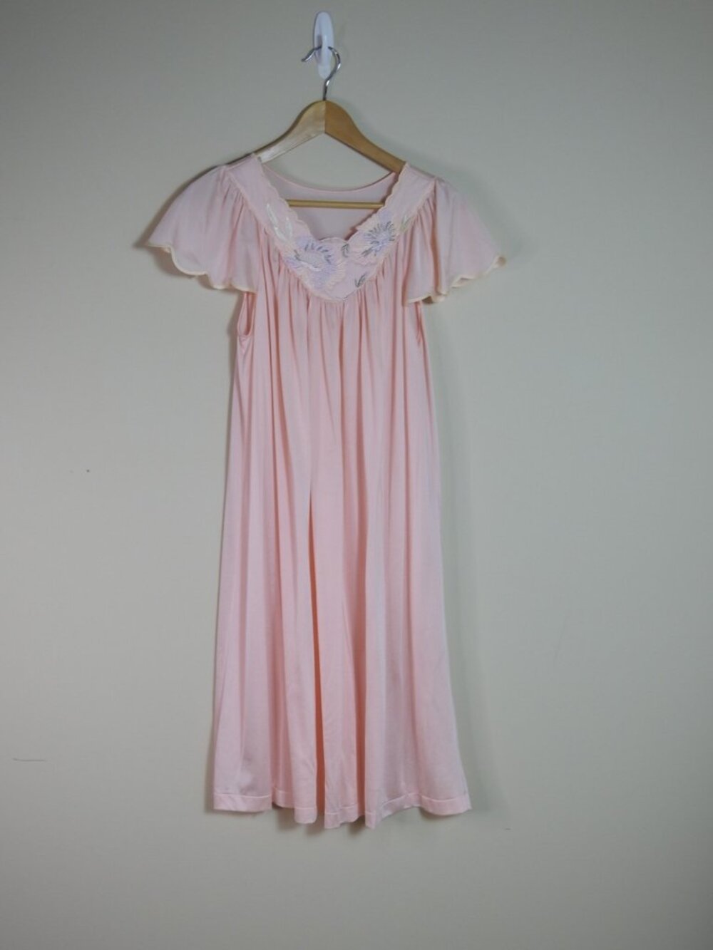 Vintage Shadowline Pink Embroidered Flutter Sleeve Nightgown Med USA Made Soft - Picture 11 of 13